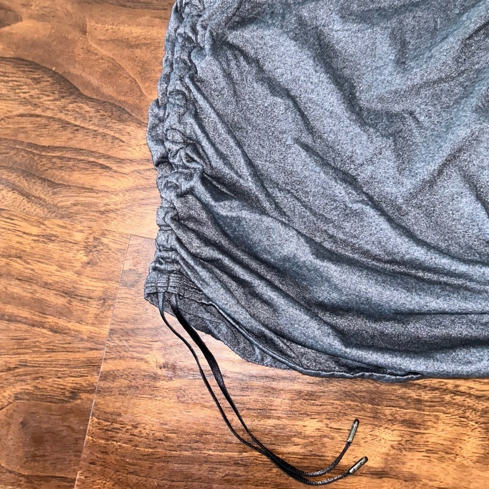 Lululemon Power Class Tee
Side Cinch
Charcoal
Size 8/10 - Picture 2 of 7